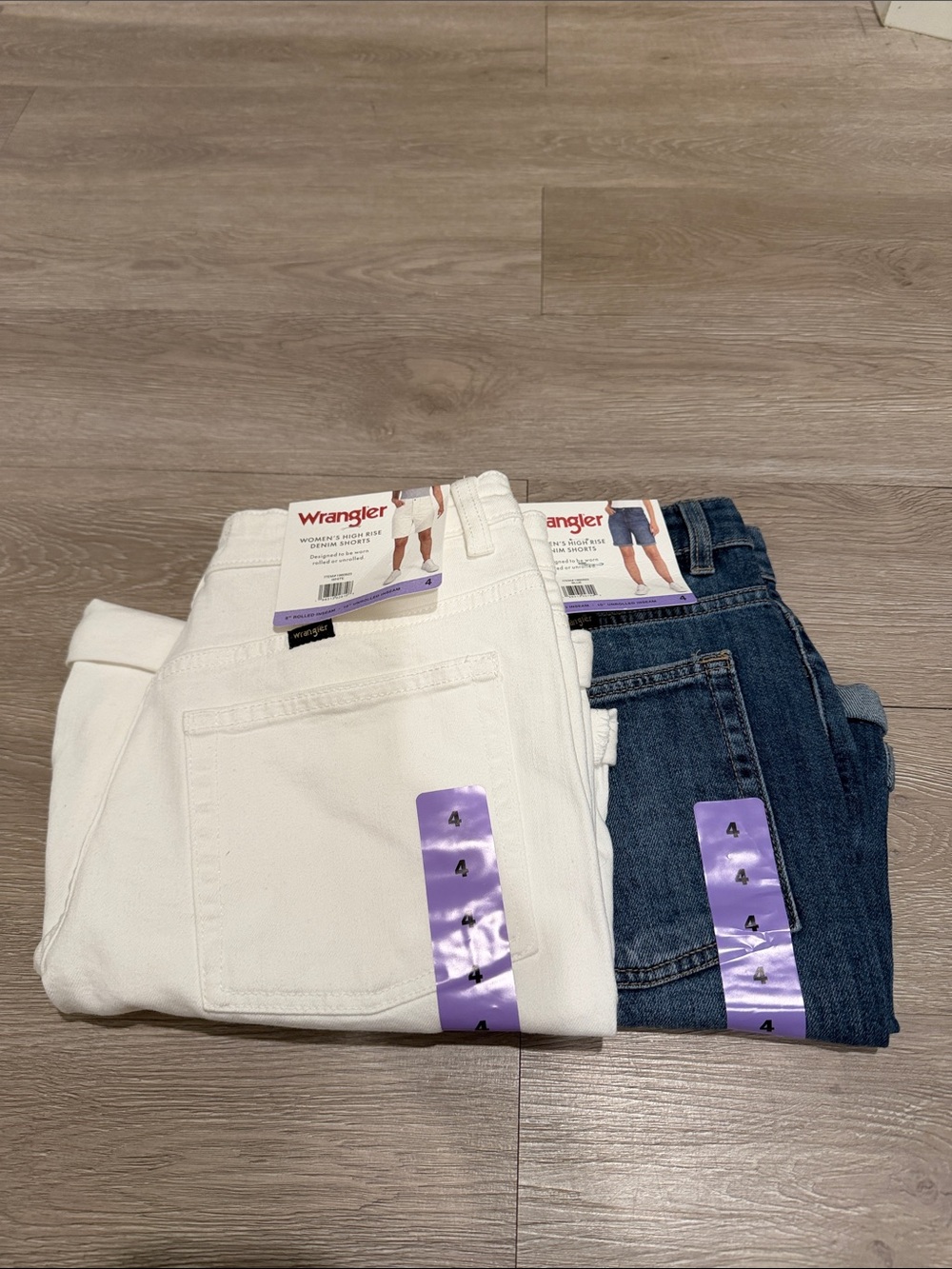 Wrangler High-Rise women size 4 Jean shorts  Duo — White and Dark Blue Denim